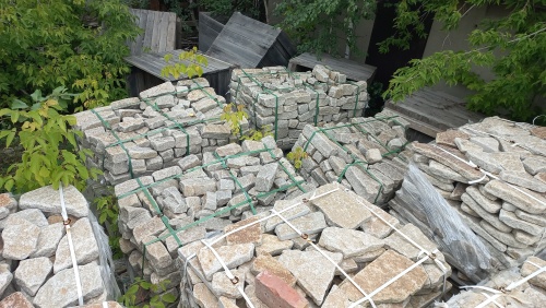 Плитняк гранитный галтованный купить в Барабинске