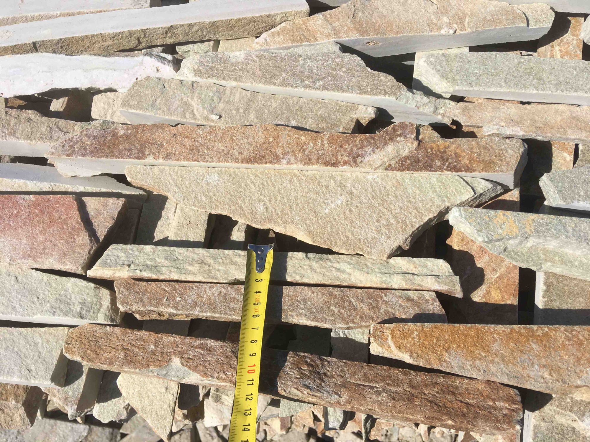 Горбушка златолит золотистый для облицовки купить в Барабинске