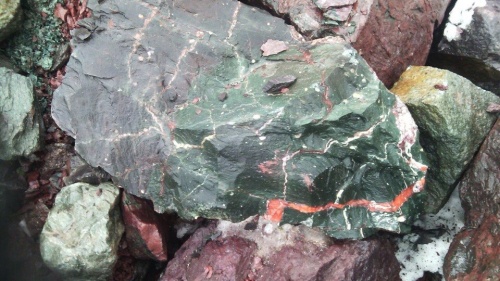 Гигантские зелёные валуны для ландшафтного дизайна весом более 5 тонн купить в Барабинске