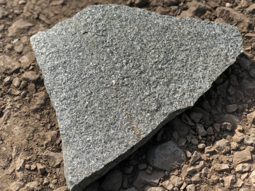 Плитняк златолит Уральский для цоколя, отмостки купить в Барабинске