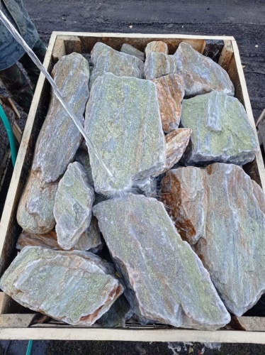 Златолит жёлтый, жёлто-зелёный глыбки и валуны для ланшафтного дизайна купить в Барабинске
