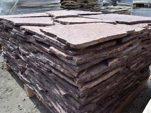 Плитняк лемезит бордовый для облицовки цоколя 20-25 мм  купить в Барабинске