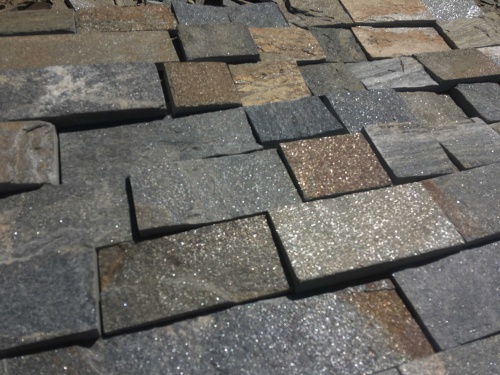 Плитка пилёная златолит Уральский для цоколя, отмостки купить в Барабинске