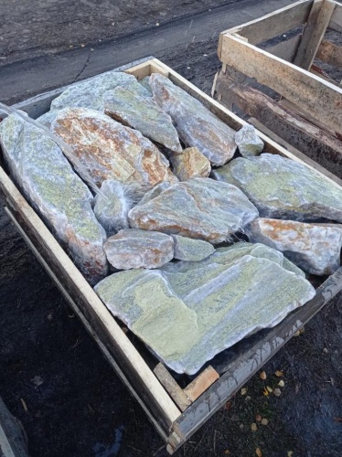 Златолит жёлтый, жёлто-зелёный глыбки и валуны для ланшафтного дизайна купить в Барабинске