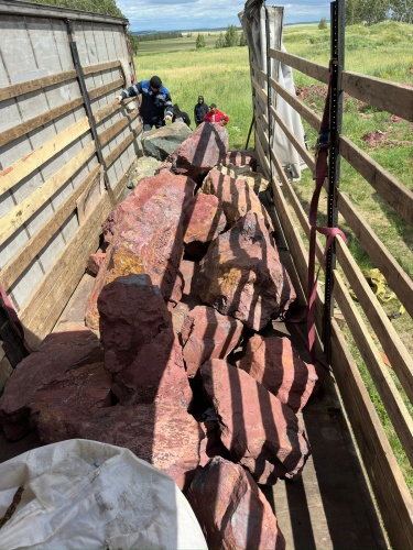 Ландшафтные глыбы красно-фиолетовые 200-1000 килограмм купить в Барабинске