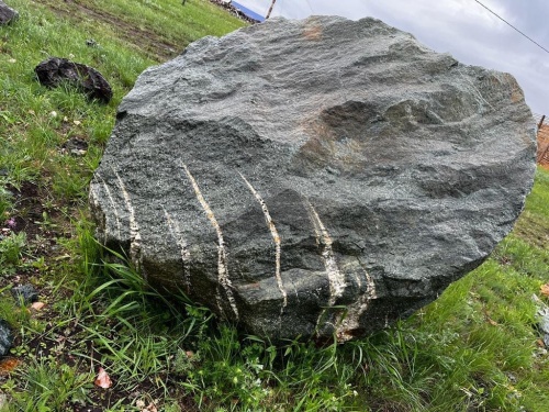 Гигантские зелёные валуны для ландшафтного дизайна весом более 5 тонн купить в Барабинске