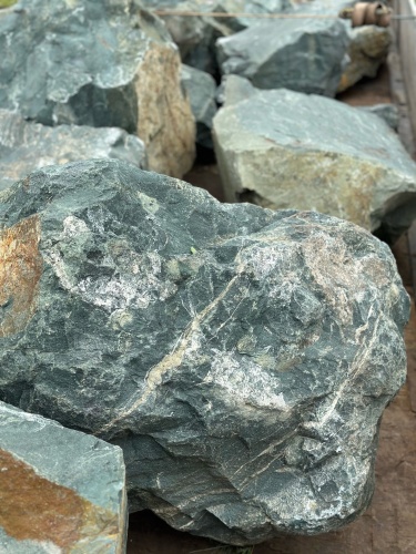 Камни для ландшафтного дизайна зелёные 10-60 килограмм купить в Барабинске