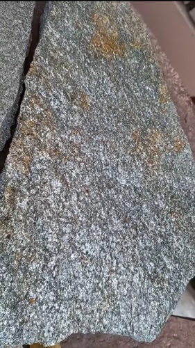 Плитняк златолит серебристый для цоколя, отмостки купить в Барабинске