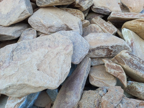 Златолит жёлтый, жёлто-зелёный глыбки и валуны для ланшафтного дизайна купить в Барабинске