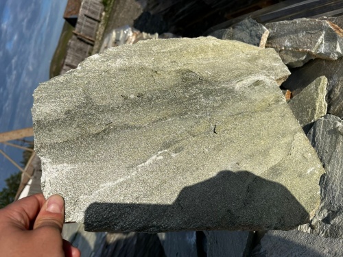 Плитняк златолит зелёный для цоколя, отмостки купить в Барабинске