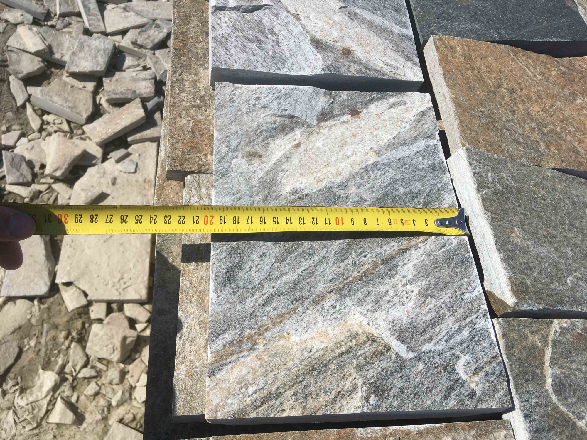 Плитка пилёная златолит Уральский для цоколя, отмостки купить в Барабинске