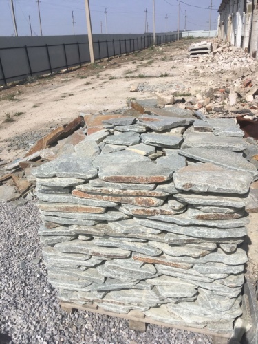 Златолит серебристый галтованный для лестниц купить в Барабинске