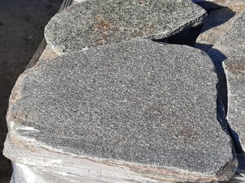 Златолит серебристый галтованный для лестниц купить в Барабинске