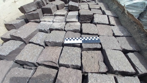 Лемезит колотая брусчатка 10 * 10 см. для парковки купить в Барабинске