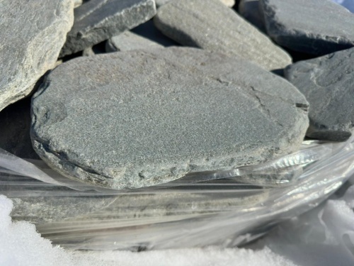 Плитняк златолит зелёный галтованный для мощения на бетон купить в Барабинске