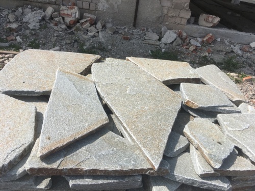 Златолит серебристый галтованный для лестниц купить в Барабинске